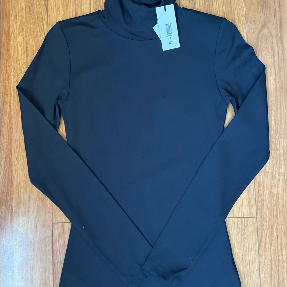 Aritzia Black Long Sleeve Contour Turtleneck Top Size XS